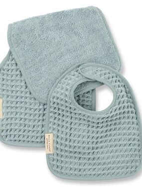 NWT Bella Tunno Reversible Bib and Newborn Large Burp Cloth Set- Color Fog